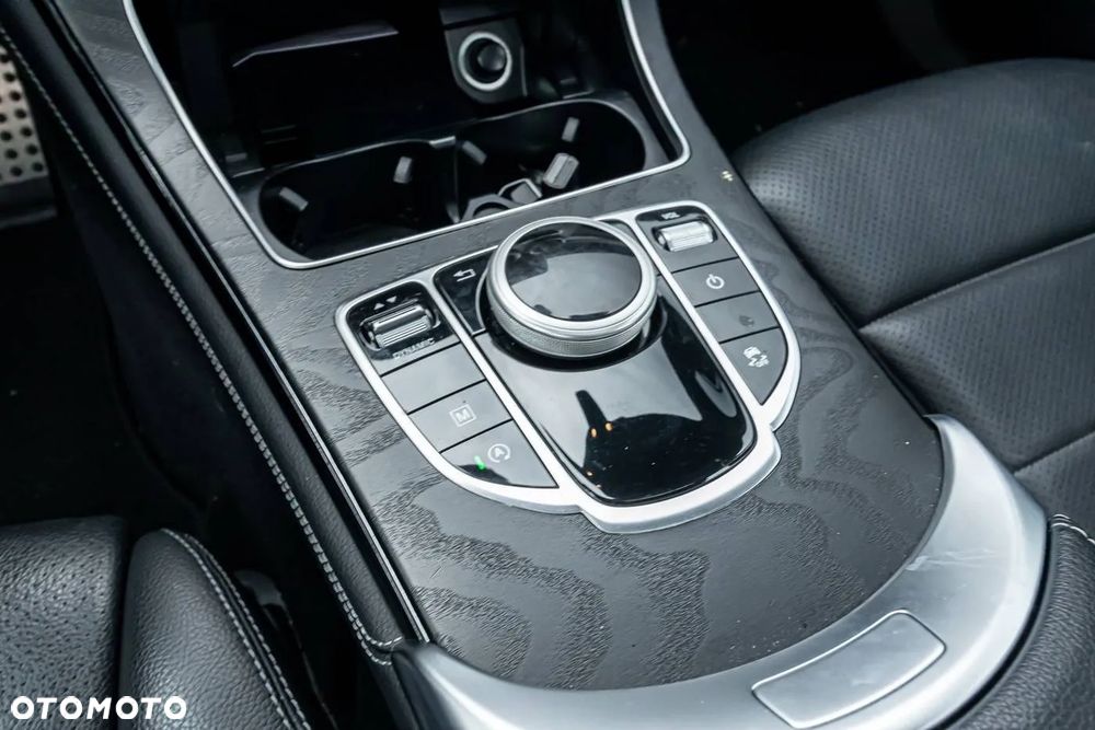 Mercedes-Benz GLC 300 4Matic 9G-TRONIC AMG Line - 19