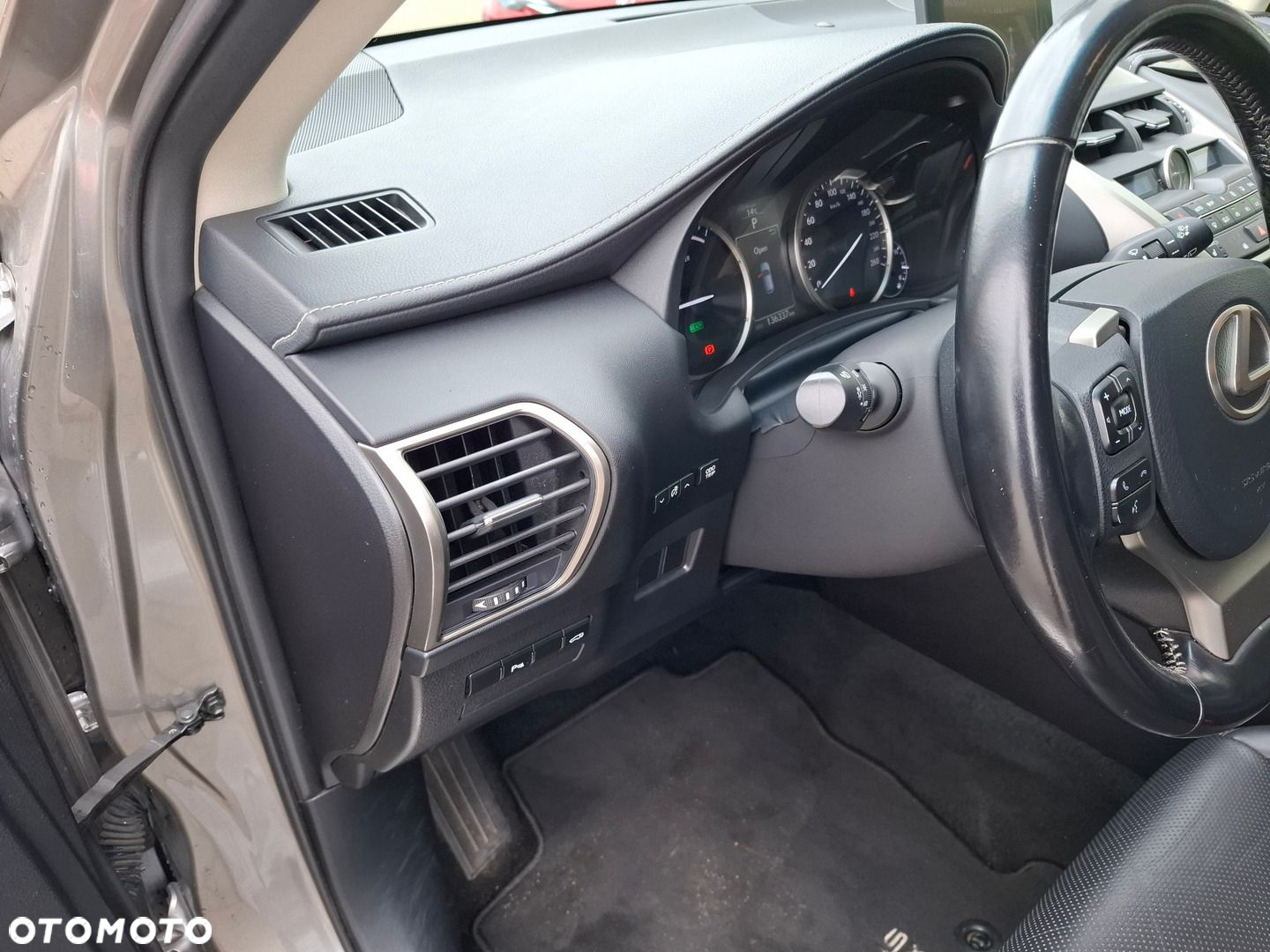 Lexus NX 300h Comfort AWD - 13