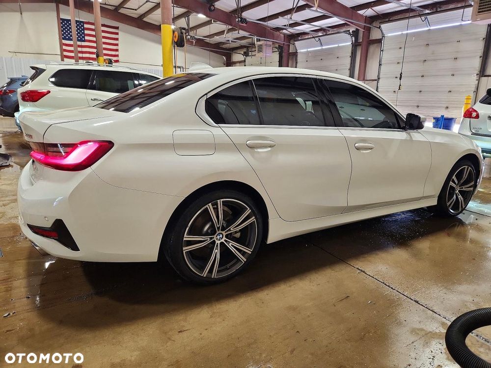 BMW Seria 3 330i Sport Line - 4