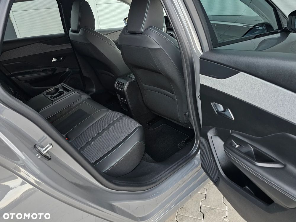 Peugeot 308 PureTech 130 GPF Black Edition - 25