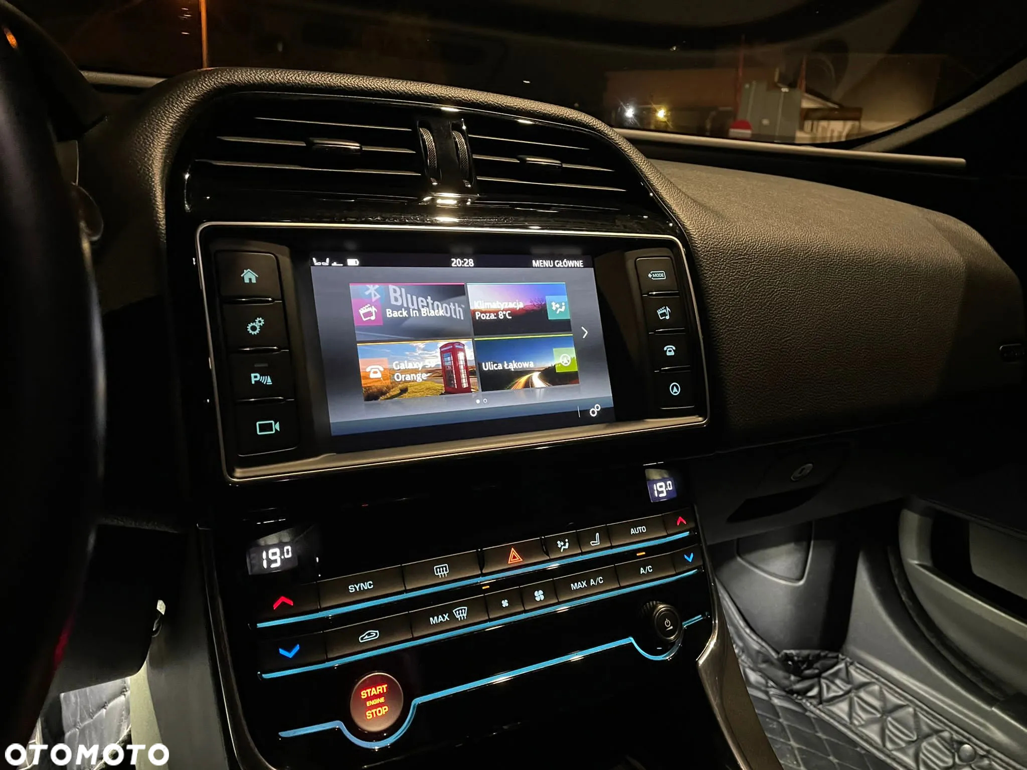 Jaguar XE 2.0 D R-Sport - 21