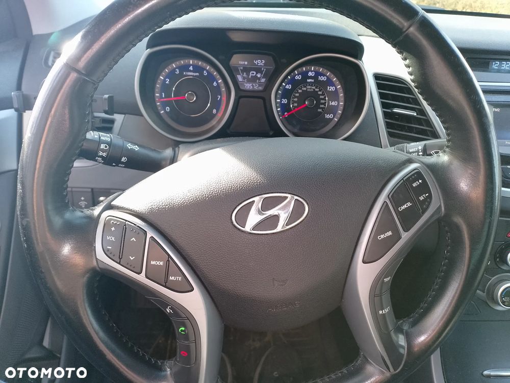 Hyundai Elantra - 2