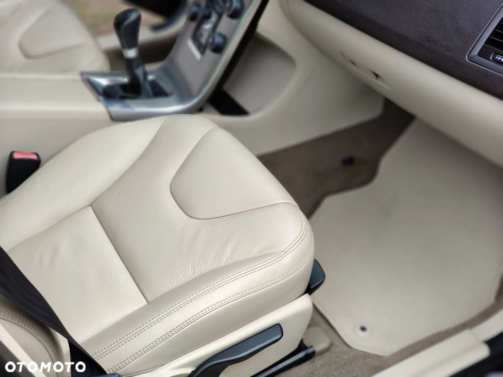 Volvo XC 60 D4 R-Design Kinetic - 16