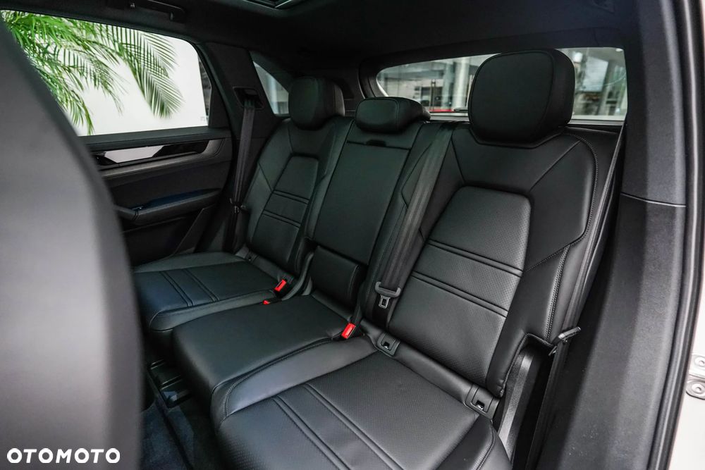 Porsche Cayenne Standard - 12