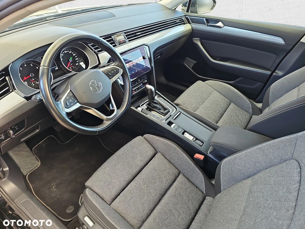Volkswagen Passat - 13