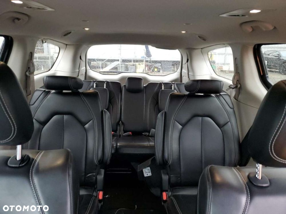 Chrysler Pacifica - 9