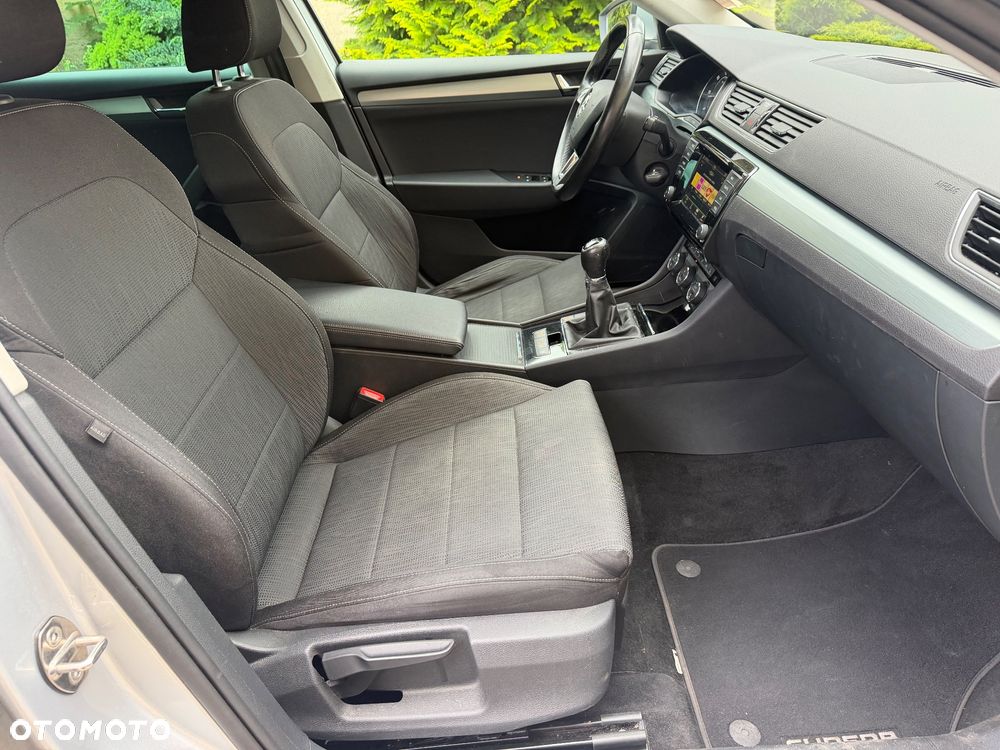 Skoda Superb 1.6 TDI GreenLine - 31
