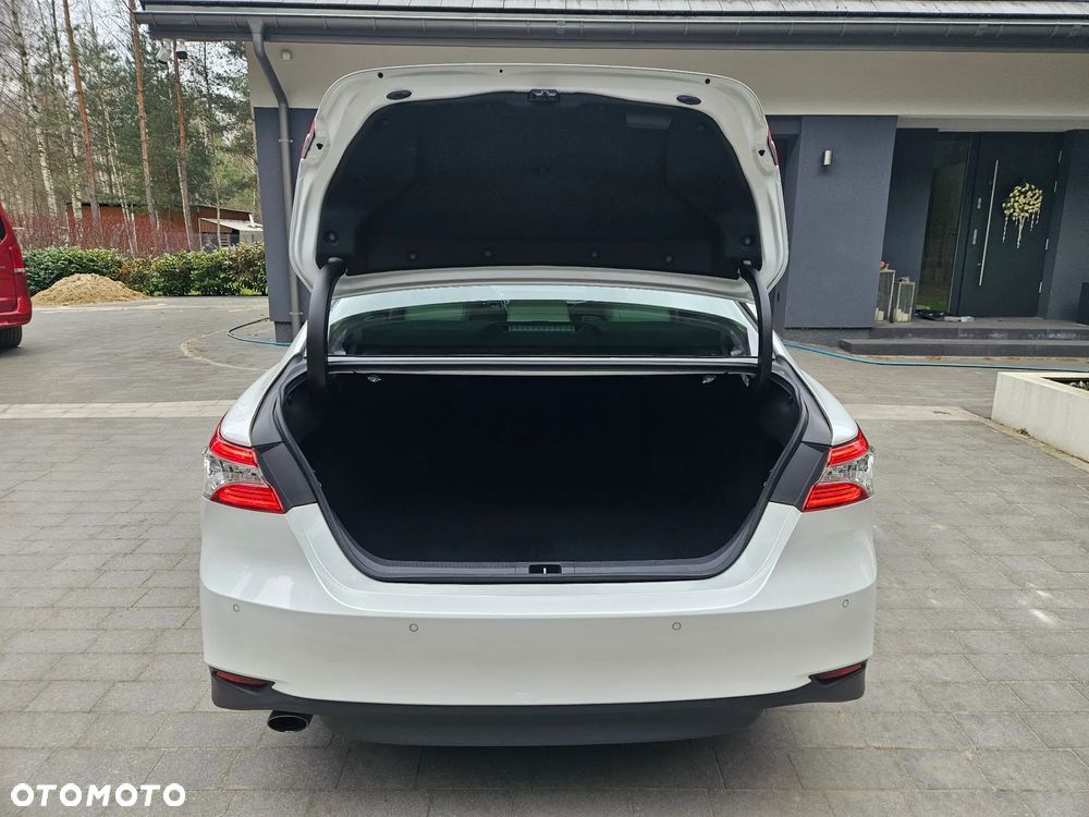 Toyota Camry 2.5 Hybrid Executive CVT - 23