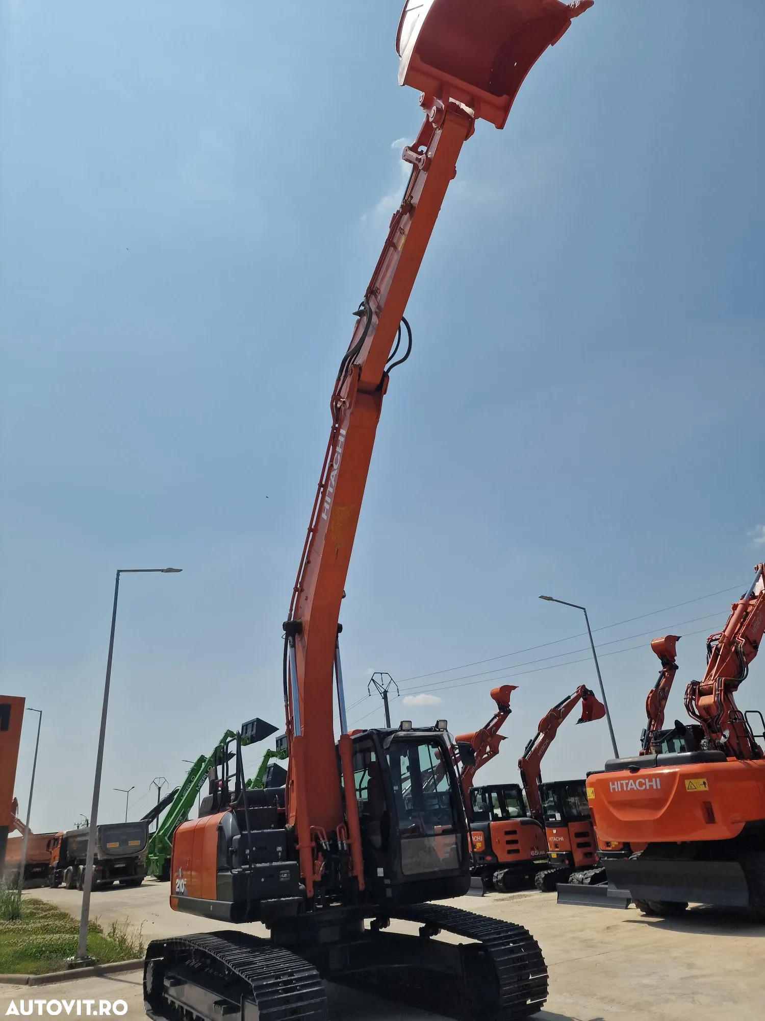 Hitachi ZX210, 2019, 23t, 4.888h, cupa NOUA 1,3mc-96.900 EUR+Tva, camera spate, camere laterale, inst picon, aer cond climatronic, consum 11l/h,. 3 pompe hidr HITACHI, inst picon, lant 90% ok 480h mars, posbilitate leasing 4 ani-PROMOTIE 96.900 EUR+Tva - 23
