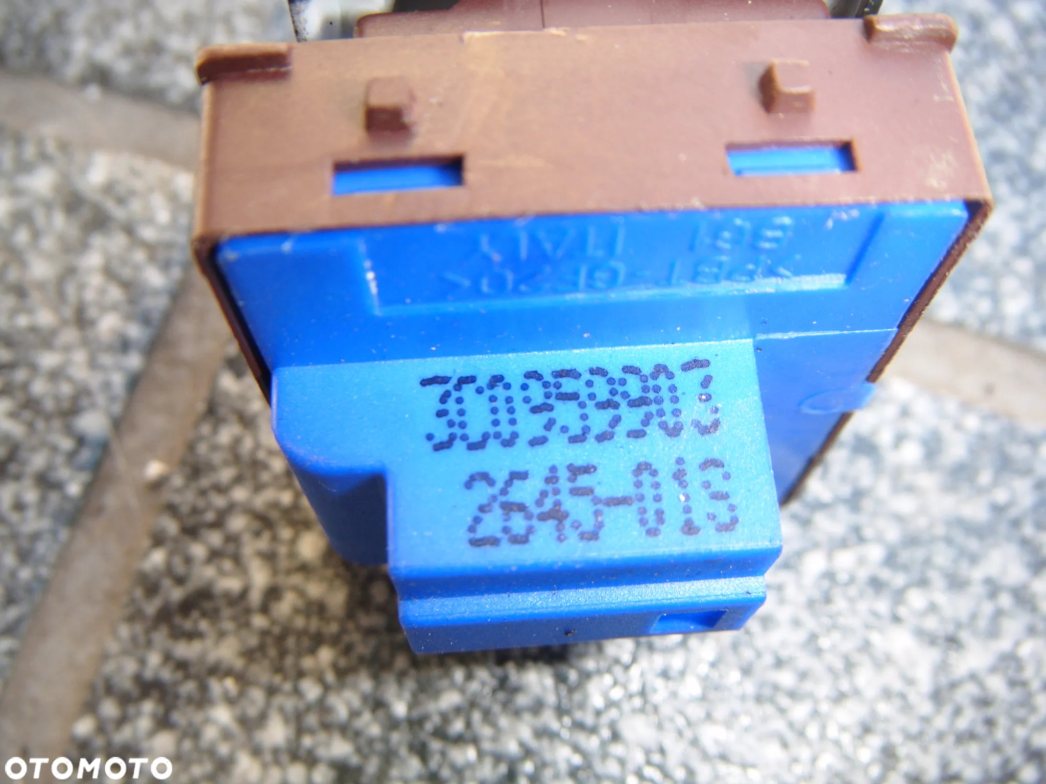 vw passat b6 przełącznik klapy tył i klapki wlewu paliwa 3c0959903 - 2