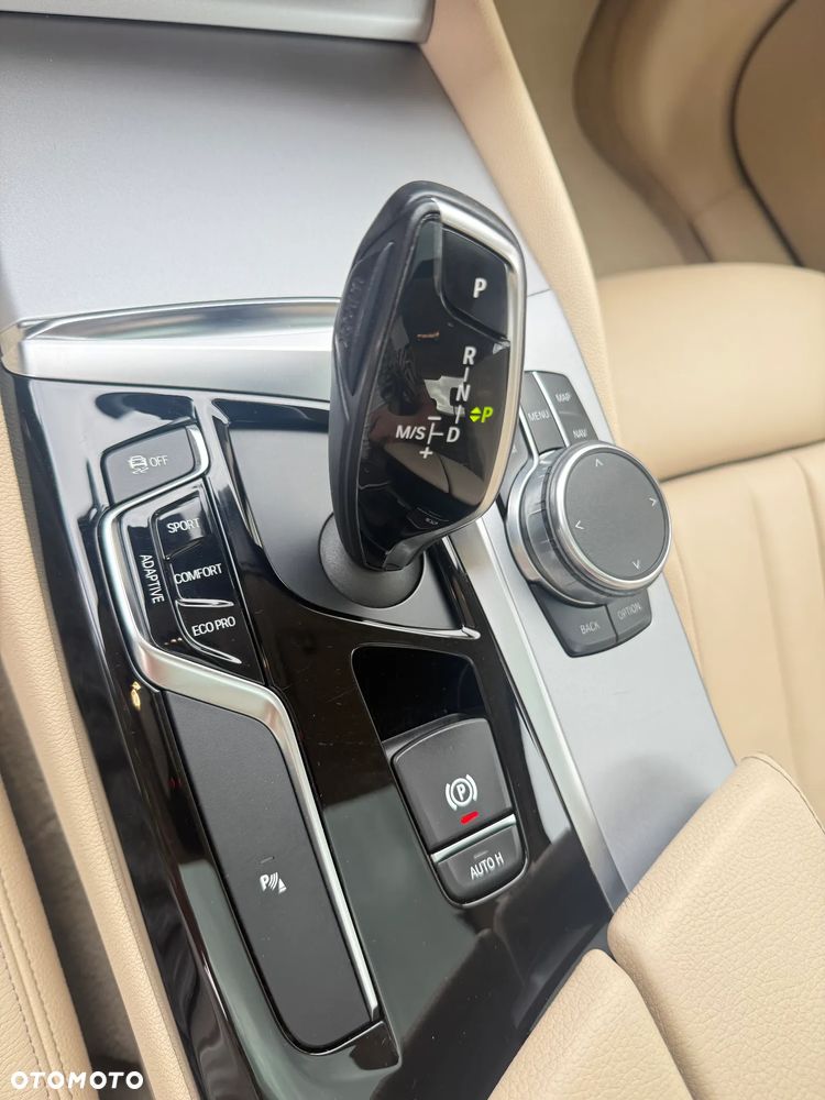 BMW Seria 5 525d Sport Line - 16