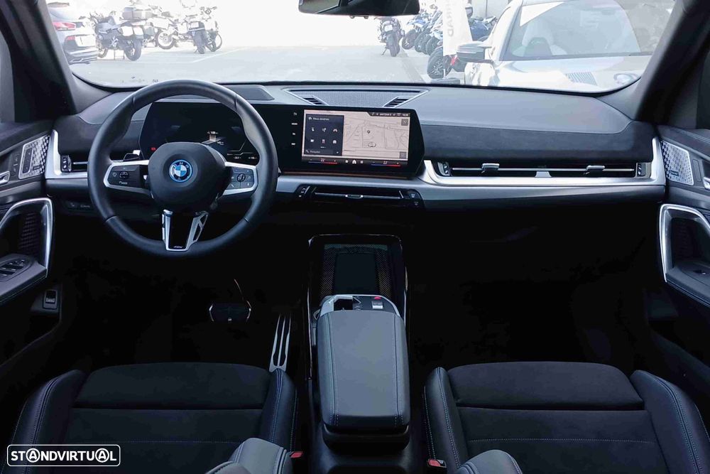 BMW iX2 xDrive30 - 13