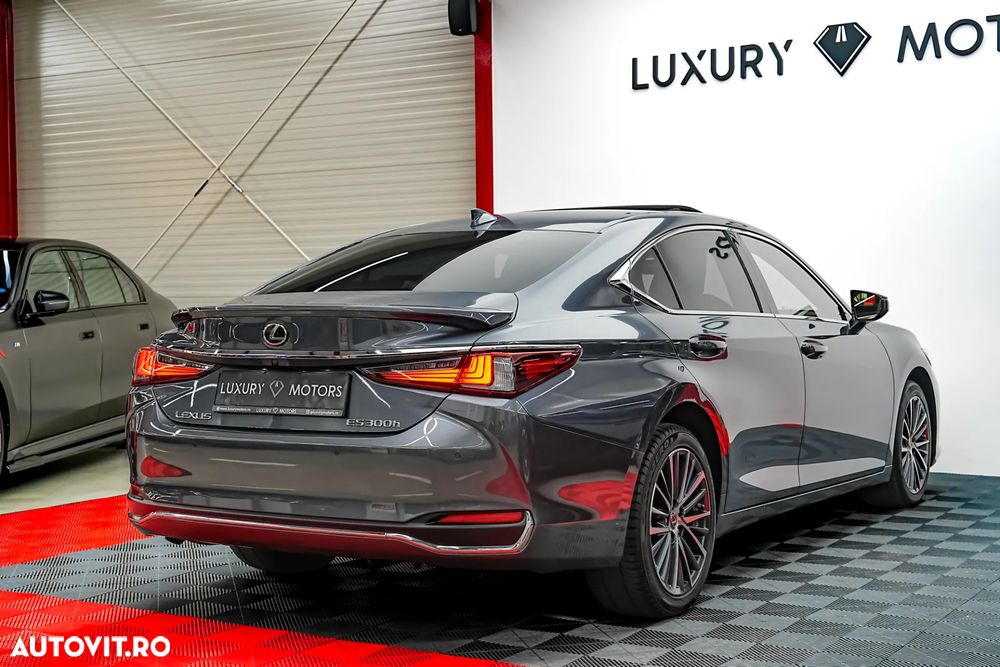 Lexus Seria ES 300h 2.5 TNGA HV 25H- 4X2 CVT Luxury - 18