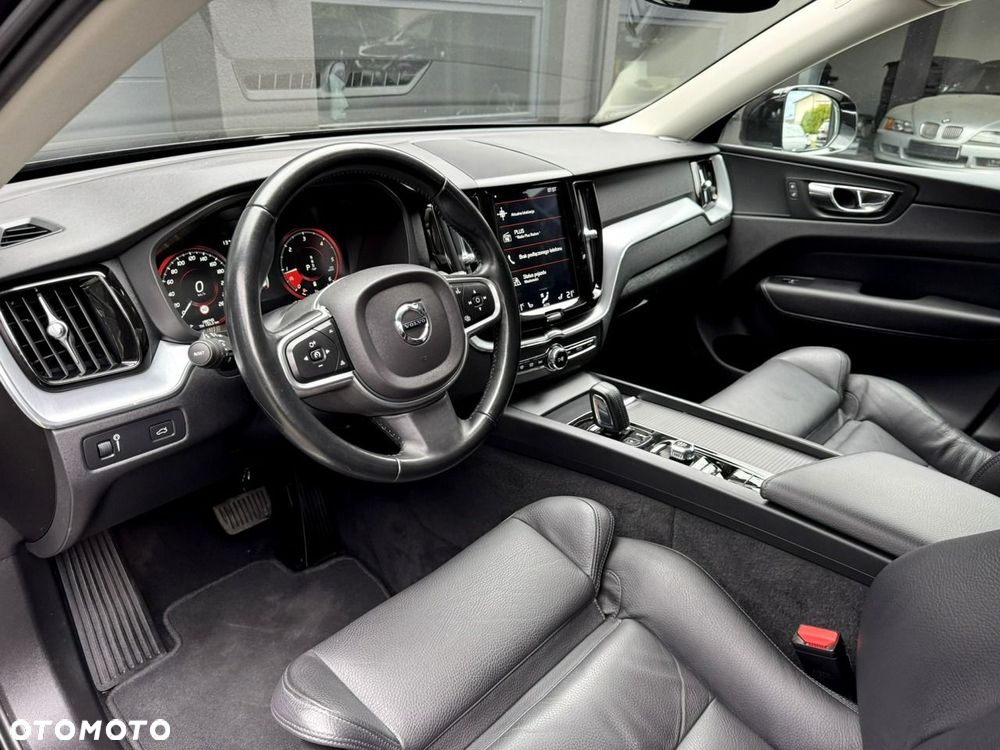 Volvo XC 60 B4 D AWD Geartronic Momentum Pro - 8