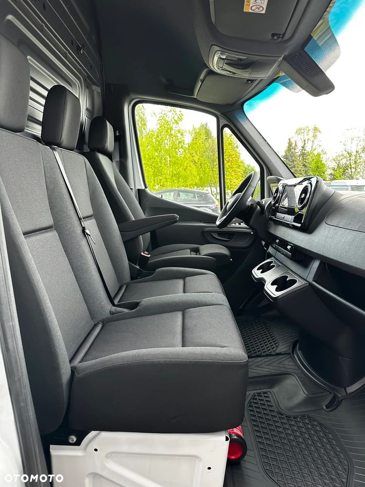Mercedes-Benz Sprinter - 22