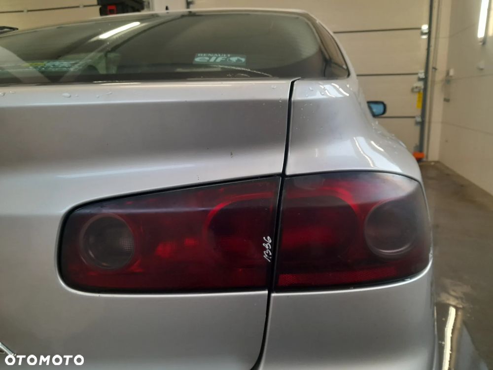 RENAULT LAGUNA II LIFT KOMPLET LAMP TYLNYCH PRZYCIEMNIANE - 1
