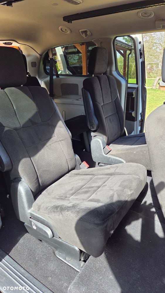 Dodge Grand Caravan - 12