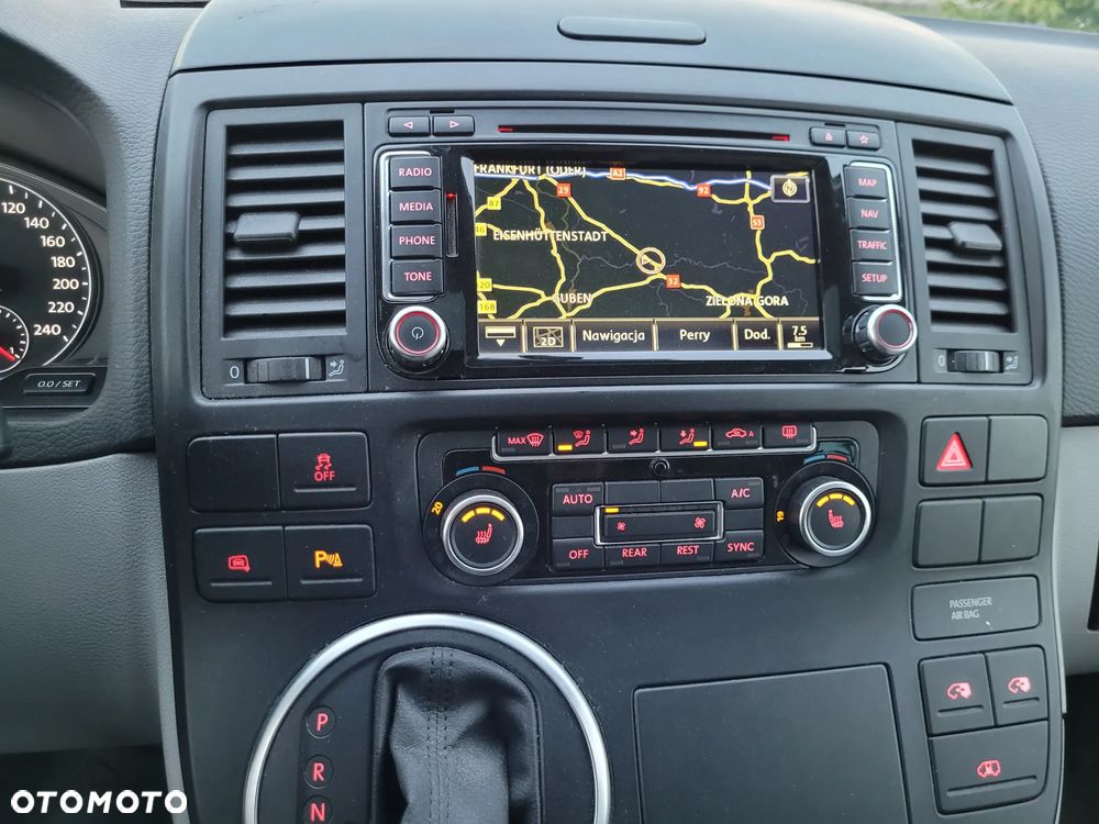 Volkswagen Multivan - 27