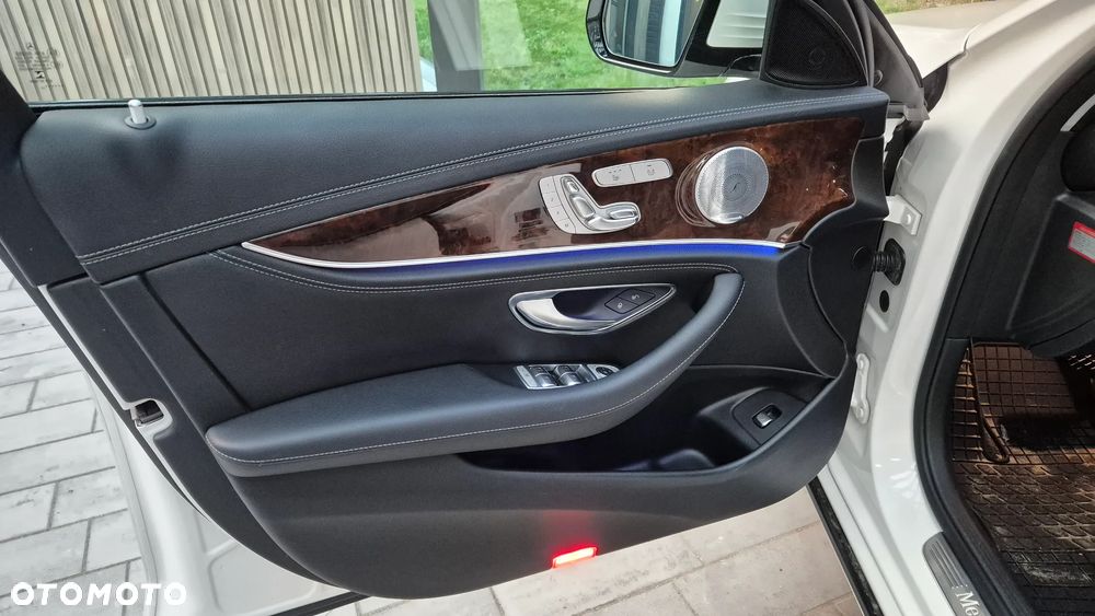 Mercedes-Benz Klasa E 400 4Matic 9G-TRONIC Exclusive - 12