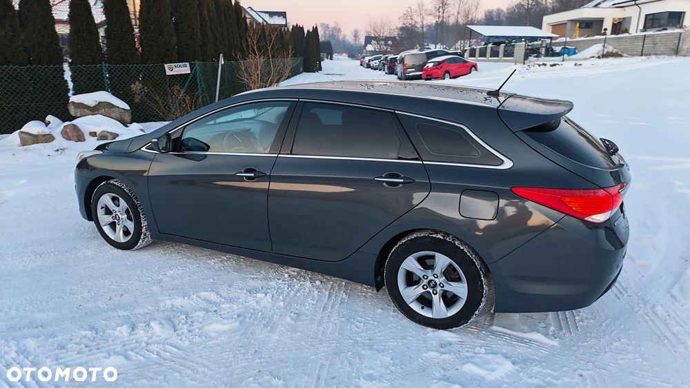 Hyundai i40 Kombi blue 1.6 Family+ - 27