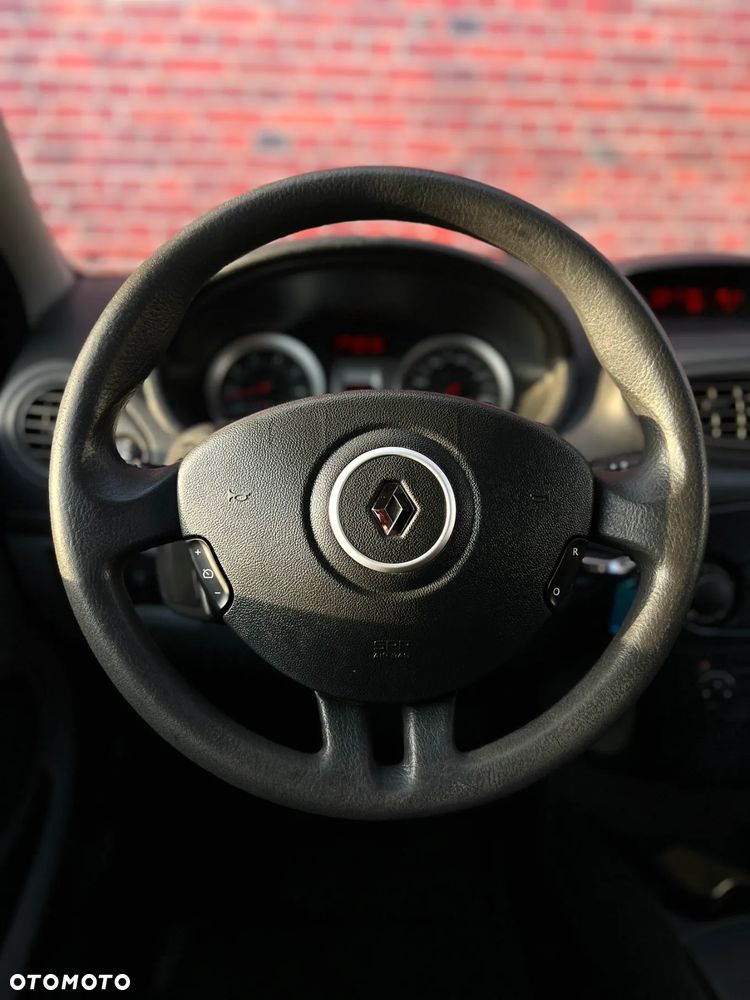 Renault Clio - 28