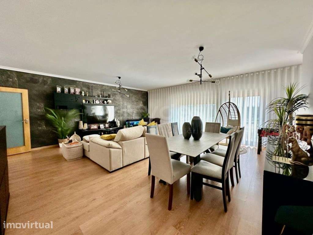 Apartamento T3 no Centro de Condeixa-a-Velha, com 2 garagens - Grande imagem: 2/19