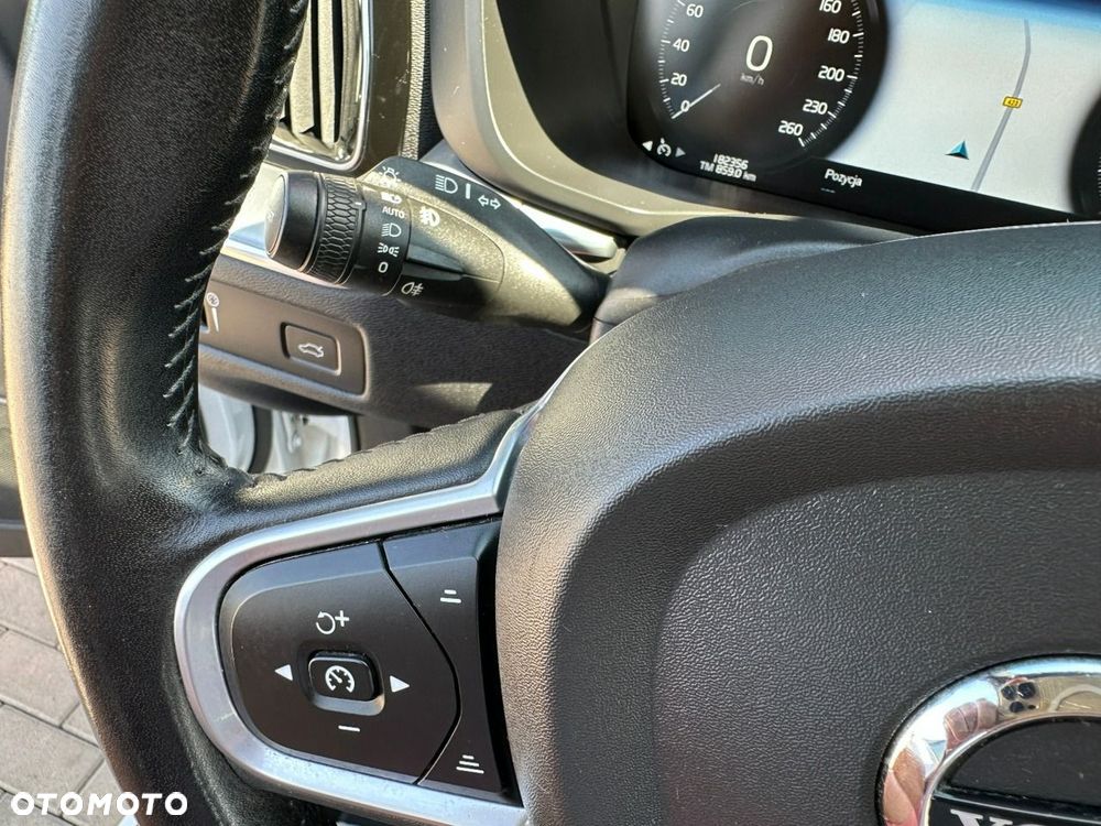 Volvo XC 60 B4 D AWD Geartronic Momentum Pro - 18