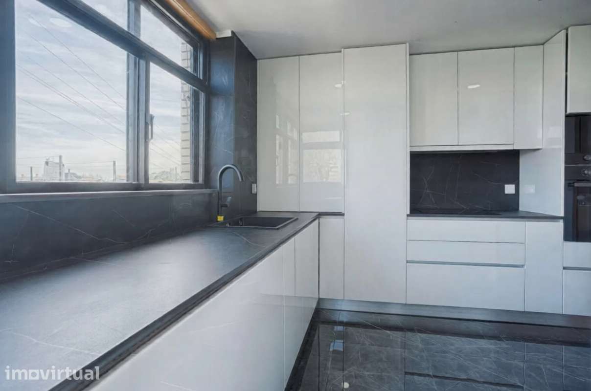 T2 Renovado Excelente Luminosidade, Varandas e Acabamentos Modernos - Grande imagem: 4/23