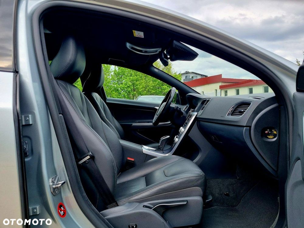 Volvo V60 Cross Country D3 Geartronic Summum - 11