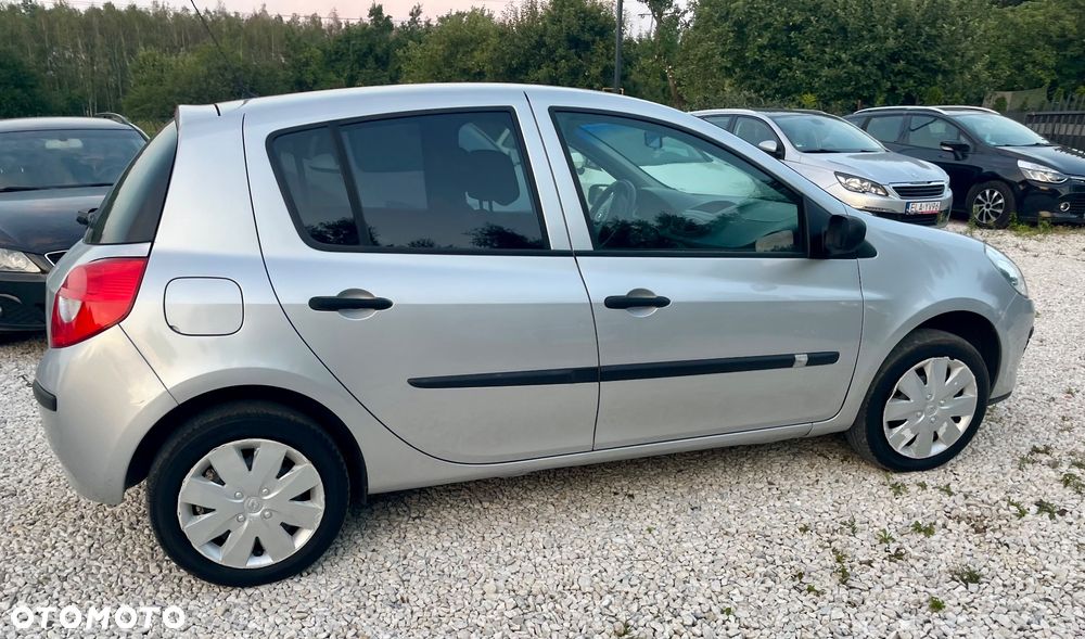 Renault Clio 1.2 16V Authentique - 19