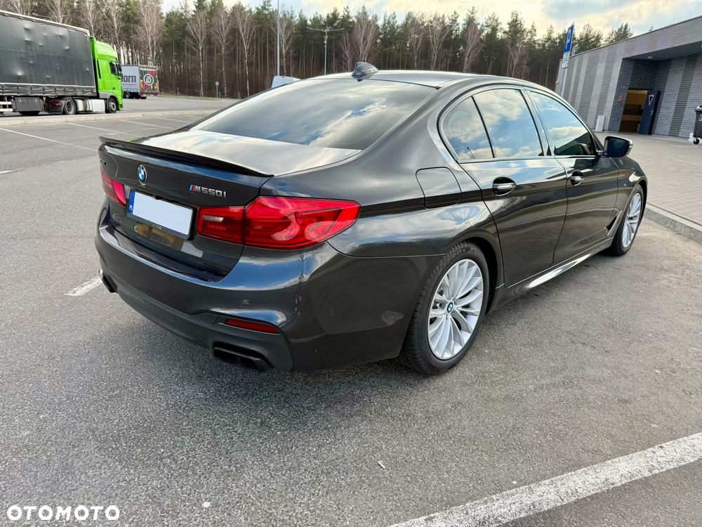 BMW Seria 5 M550i xDrive - 6