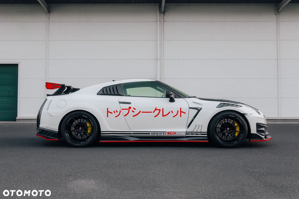 Nissan GT-R - 12