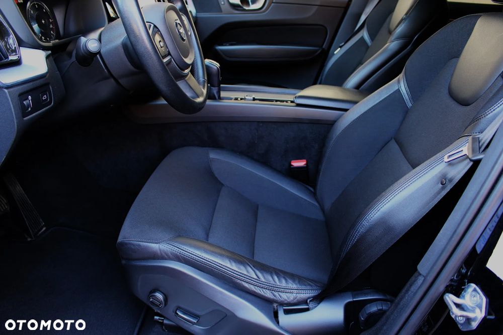 Volvo XC 60 D4 Momentum Pro - 14