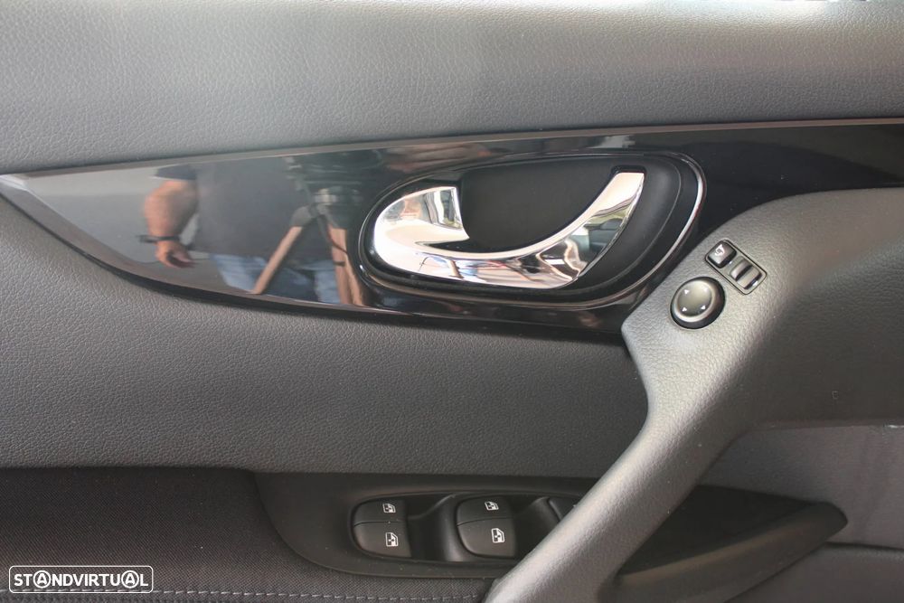 Nissan Qashqai 1.5 dCi N-Connecta J18 - 6