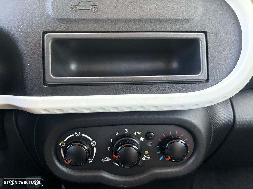 Renault Twingo SCe 70 Liberty - 25