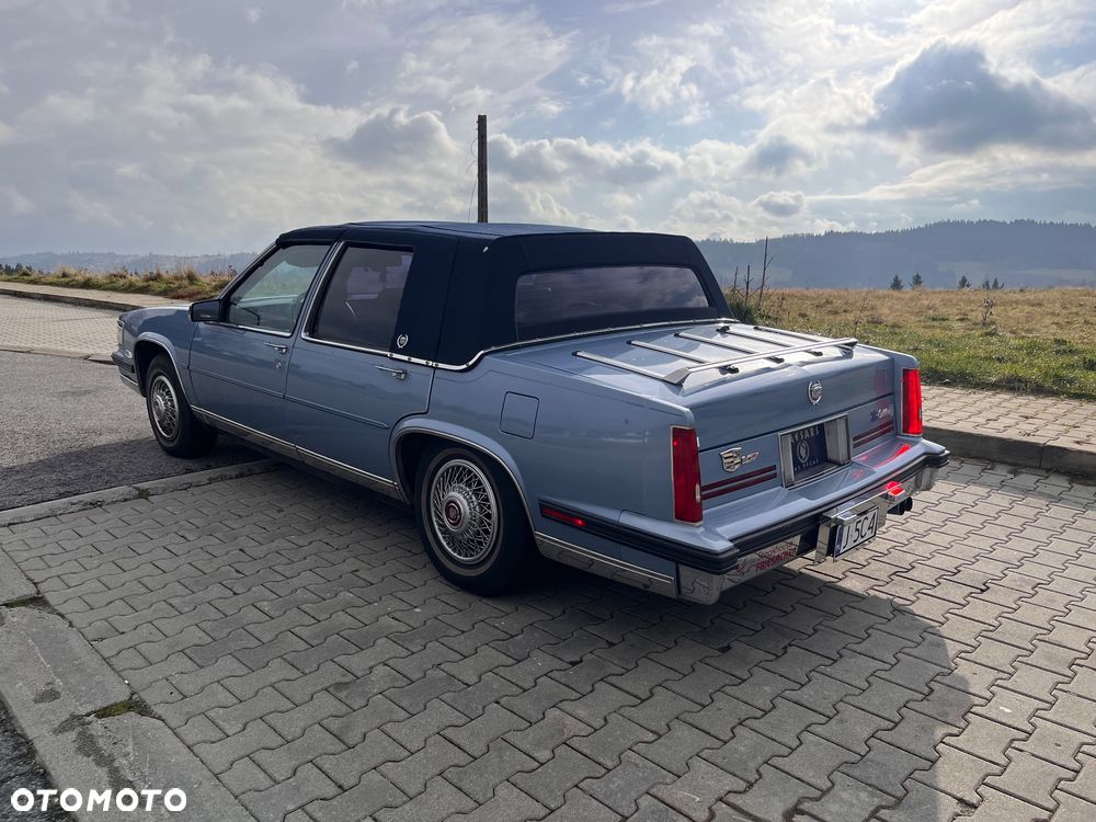 Cadillac Deville - 4