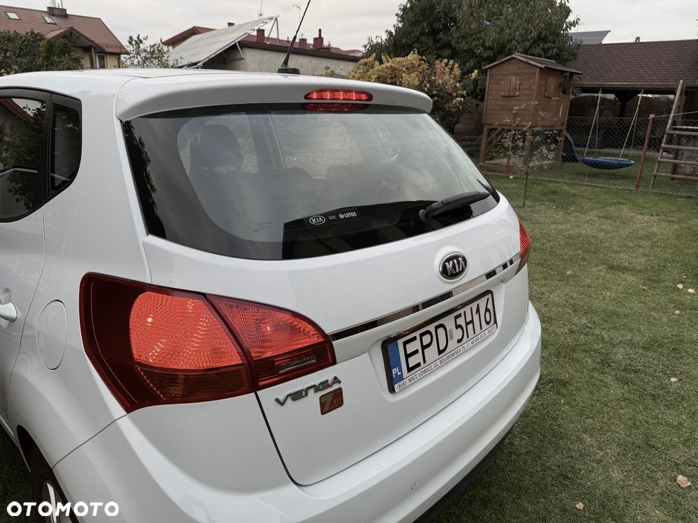 Kia Venga - 10