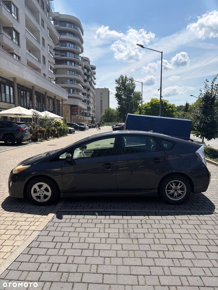 Toyota Prius - 4