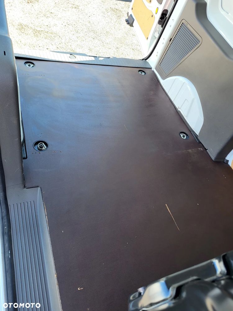 Ford Transit Connect - 19
