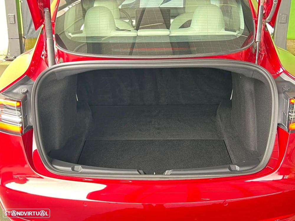 Tesla Model 3 Standard Range Plus RWD — fotografia 11