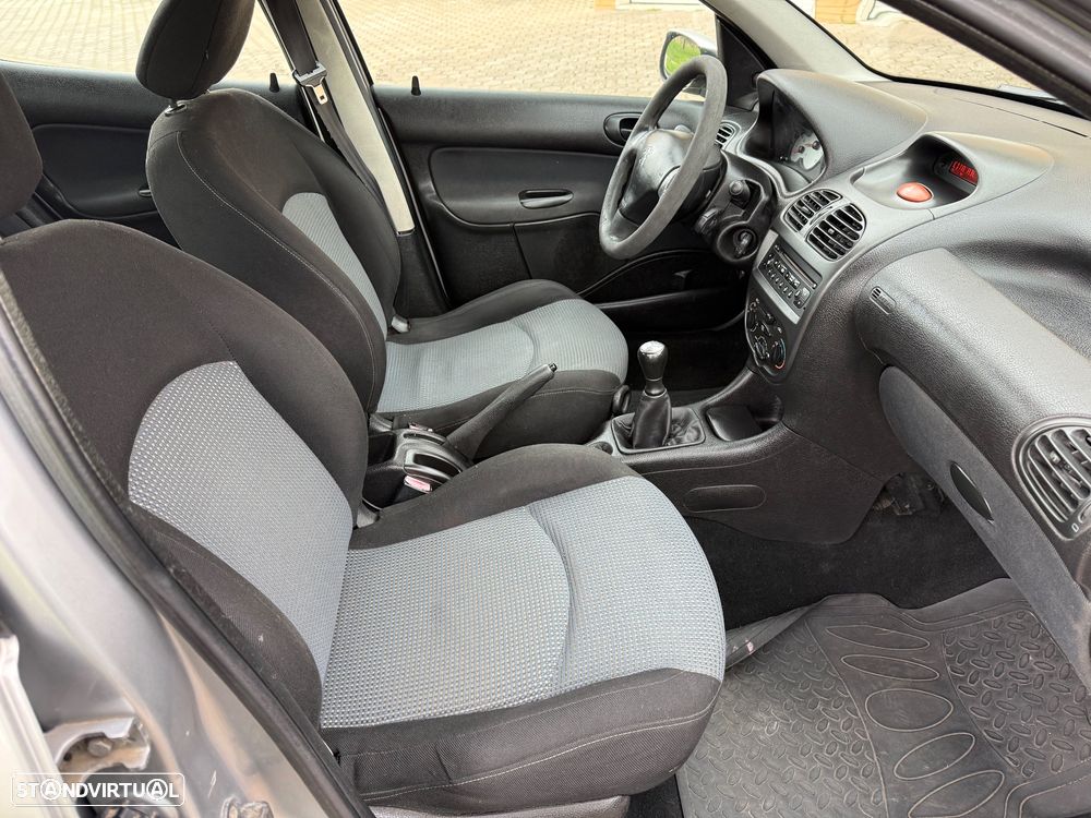 Peugeot 206 1.1 XT - 11