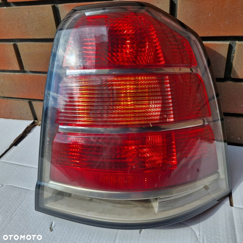 LAMPA TYLNA PRAWA OPEL ZAFIRA B II 05-08 24451843 - 2