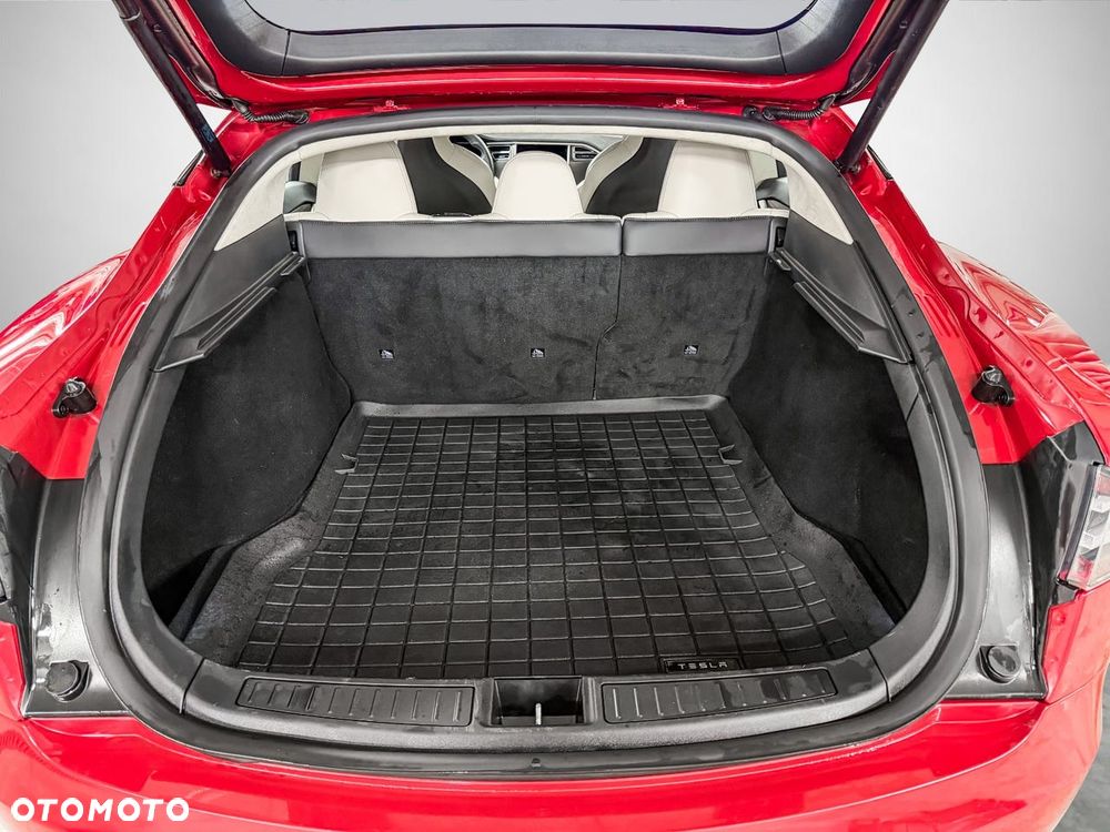 Tesla Model S - 7