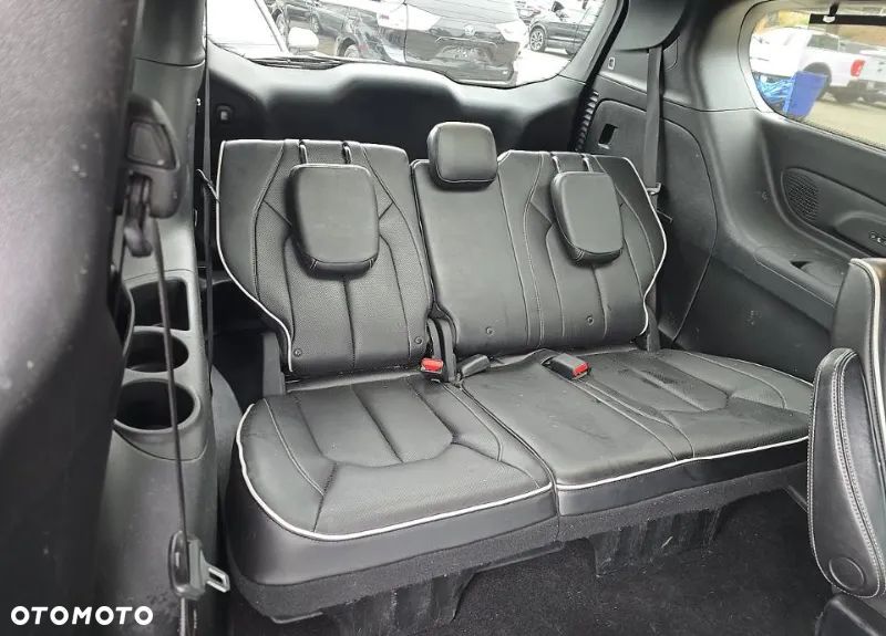 Chrysler Pacifica - 12