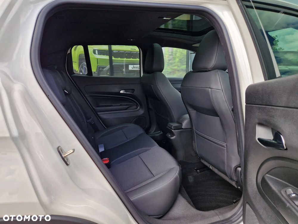 Jeep Avenger 1.2 T3 mHEV Black Edition FWD eDCT6 - 12