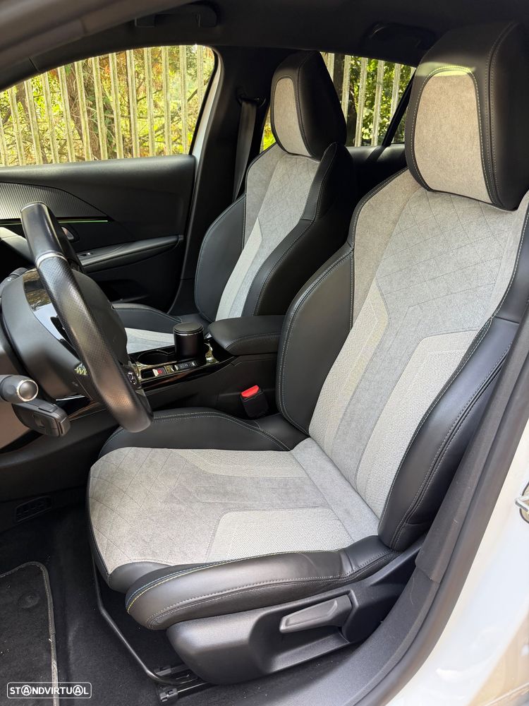 Peugeot e-208 GT - 14