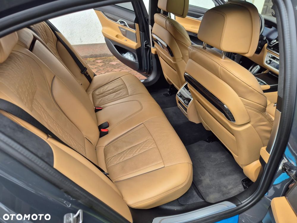 BMW Seria 7 740d xDrive mHEV sport - 28