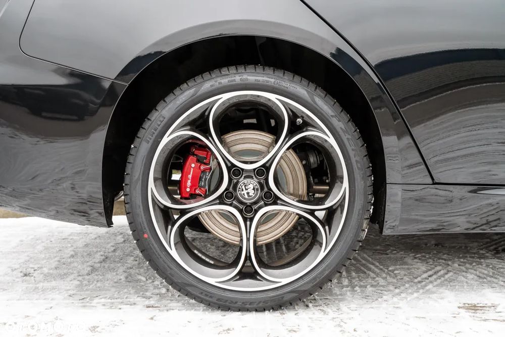 Alfa Romeo Giulia 2.0 Turbo TI Q4 - 9