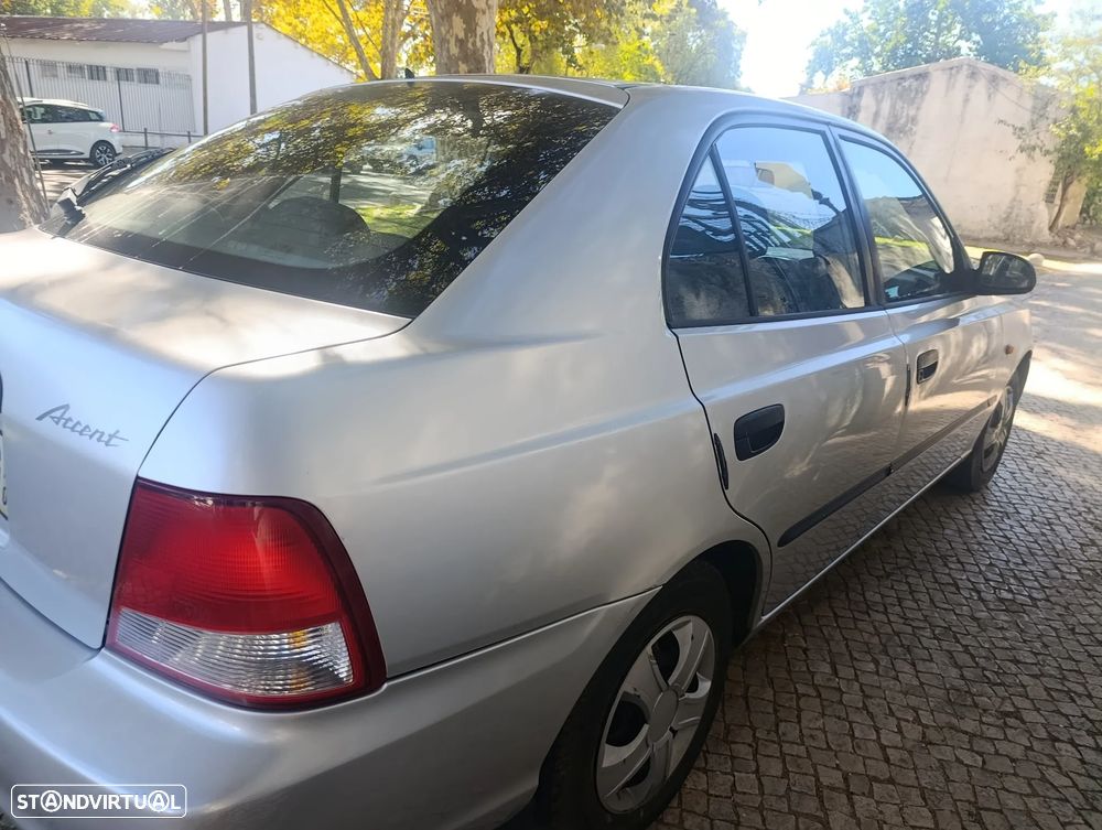 Hyundai Accent - 3