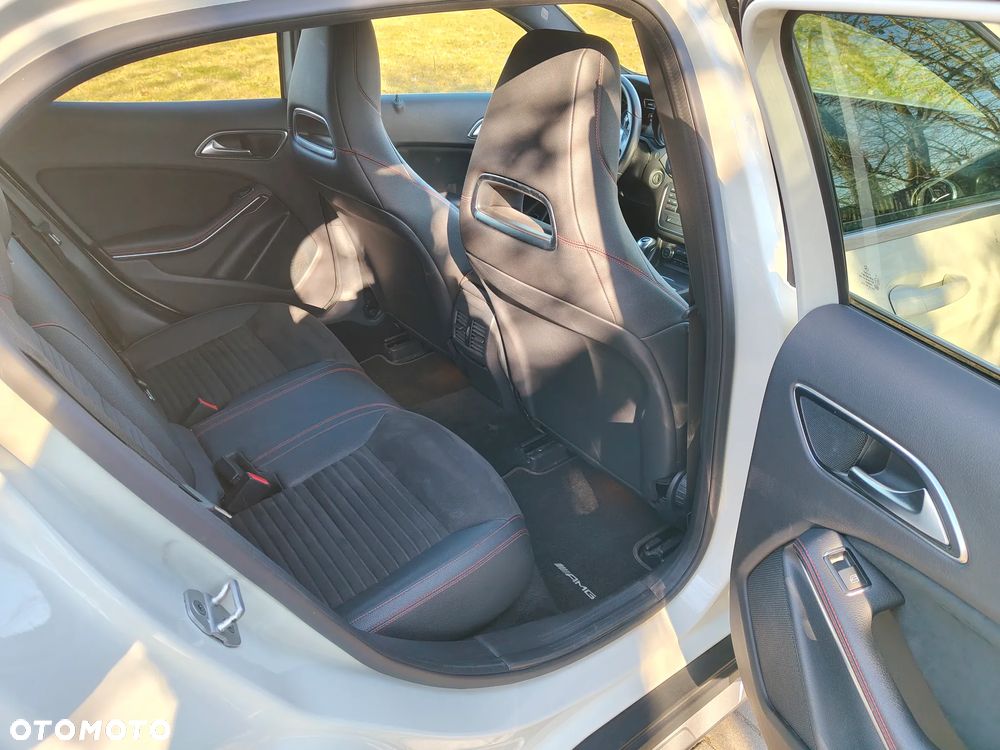 Mercedes-Benz GLA 200 - 11